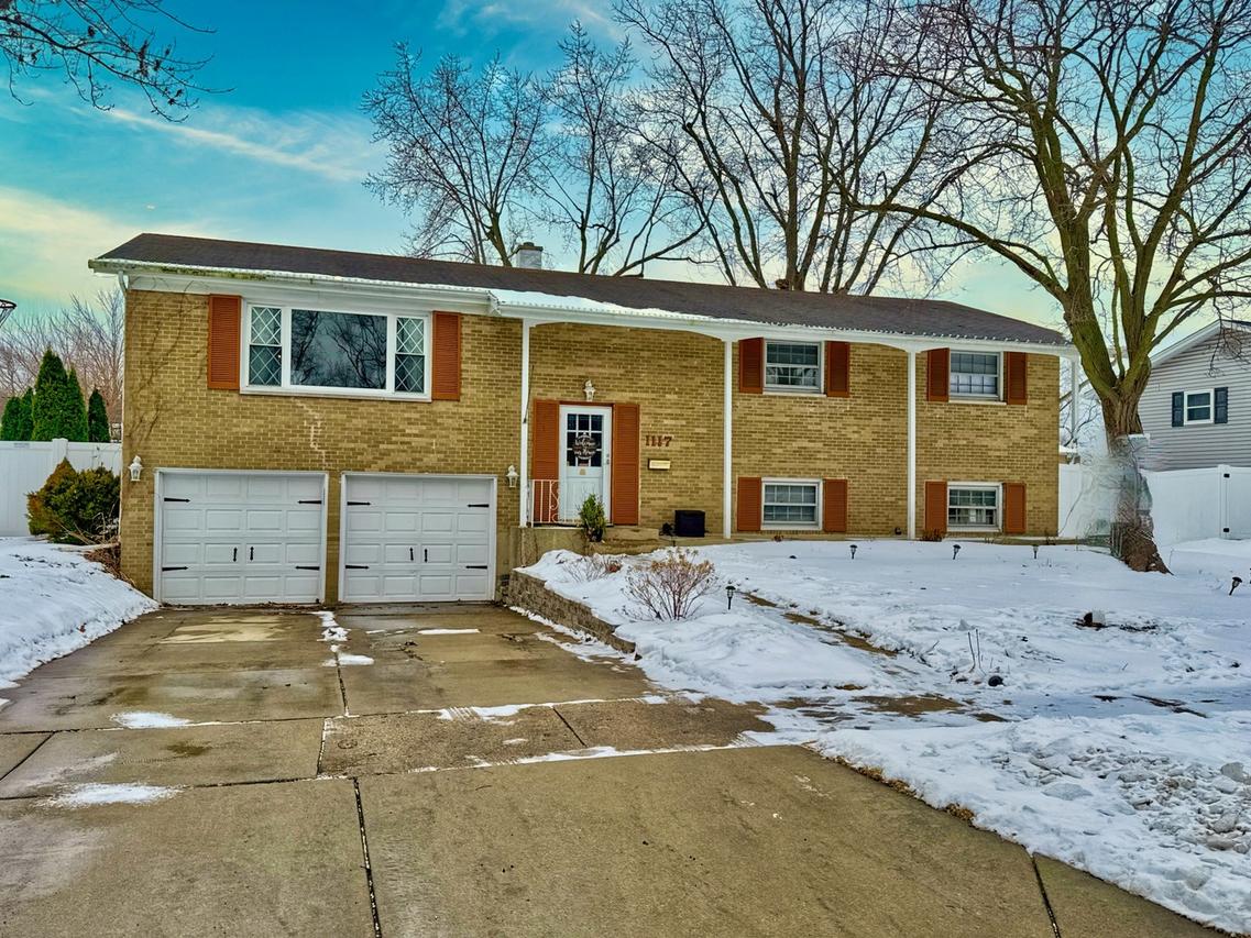 1117 E Pratt Dr., Palatine, IL 60074