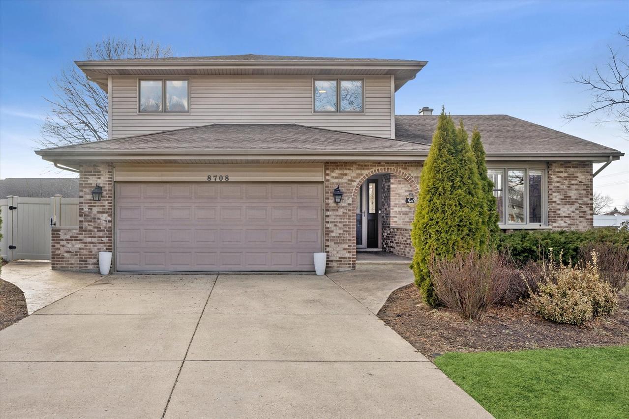 8708 Coventry Dr., Woodridge, IL 60517
