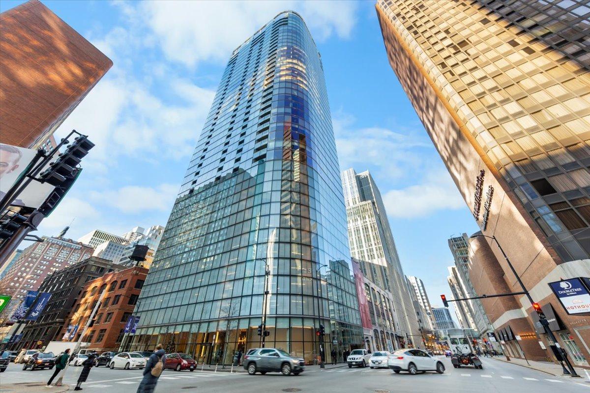 600 N Fairbanks Ct. #3301, Chicago, IL 60611