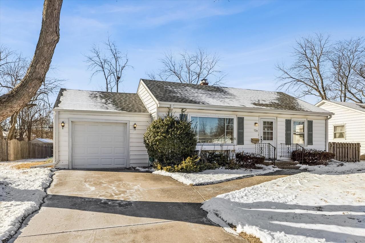 139 S Rosedale Ave., Aurora, IL 60506