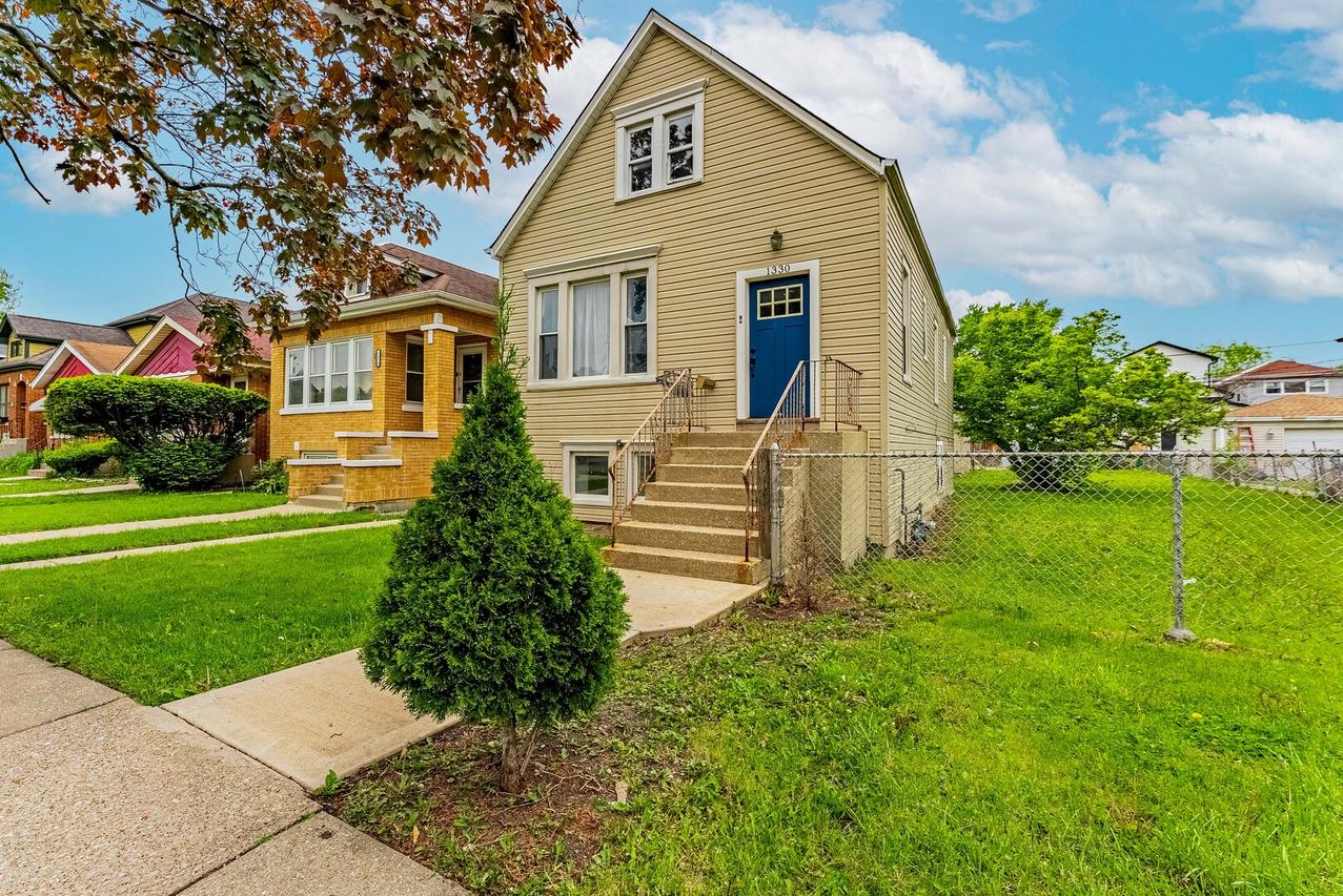 1330 Ridgeland Ave., Berwyn, IL 60402