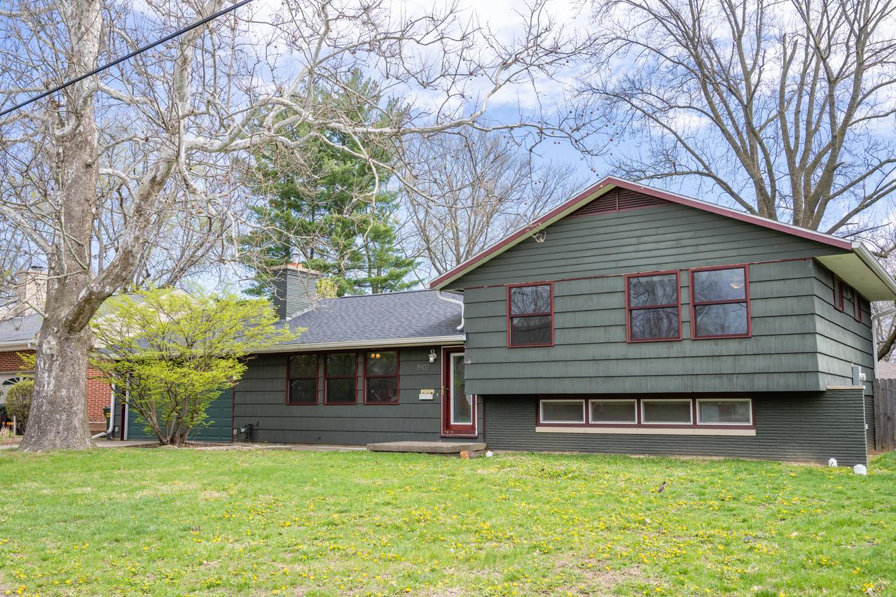 1902 Golfview Dr., Urbana, IL 61801