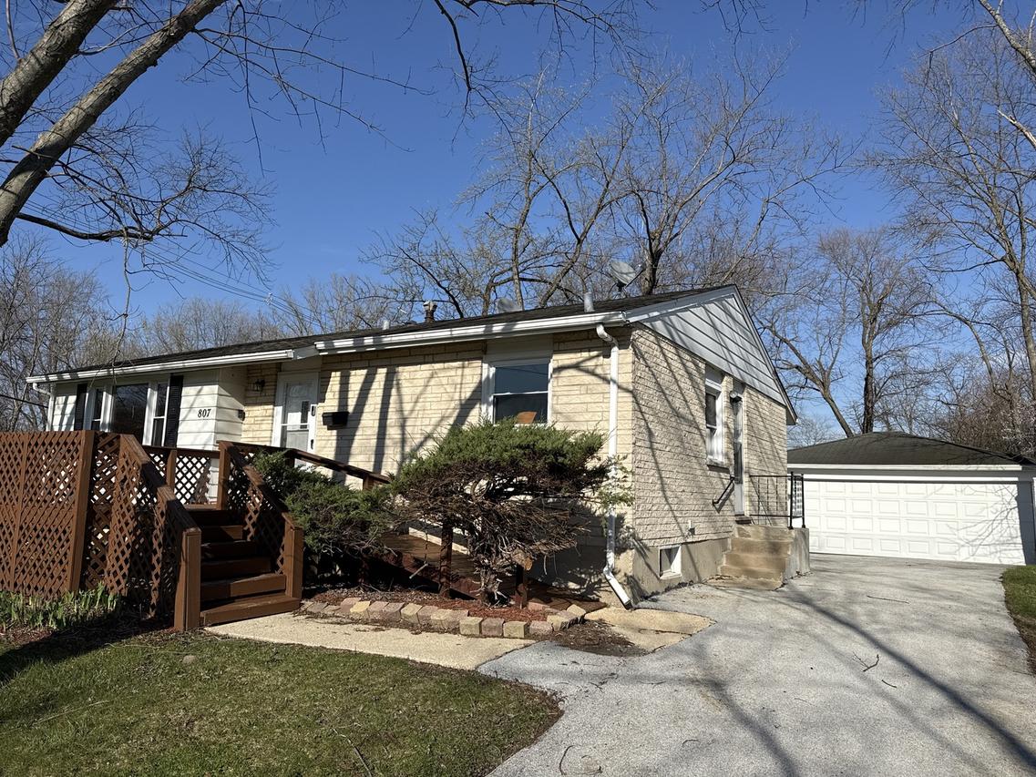 807 Blackhawk Dr., University Park, IL 60484