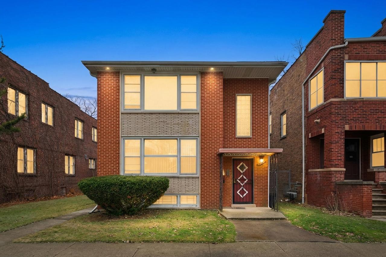 272 E 148th St., Harvey, IL 60426