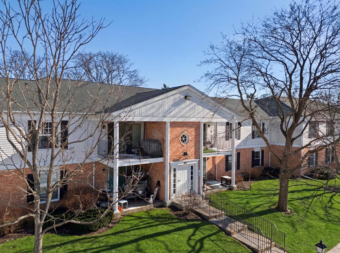 963 Golf Course Rd. #5, Crystal Lake, IL 60014