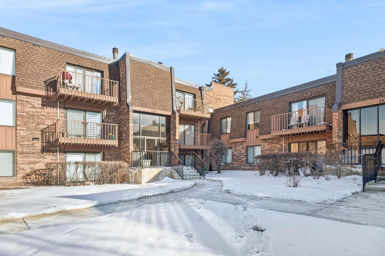 112 Mullingar Ct. #1C, Schaumburg, IL 60193