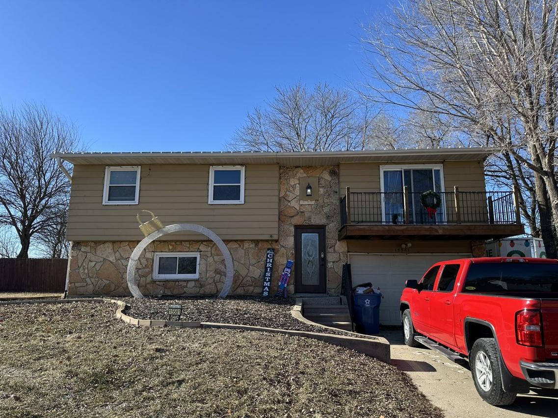 15581 Highland Dr., Sterling, IL 61081