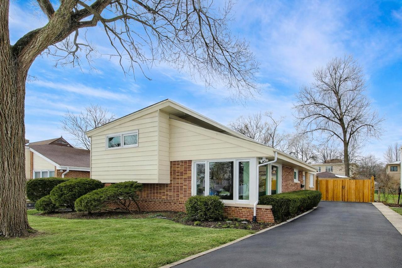 1334 Ferndale Ave., Highland Park, IL 60035