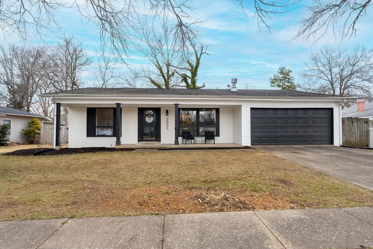 2002 W Norwood Dr., Carbondale, IL 62901