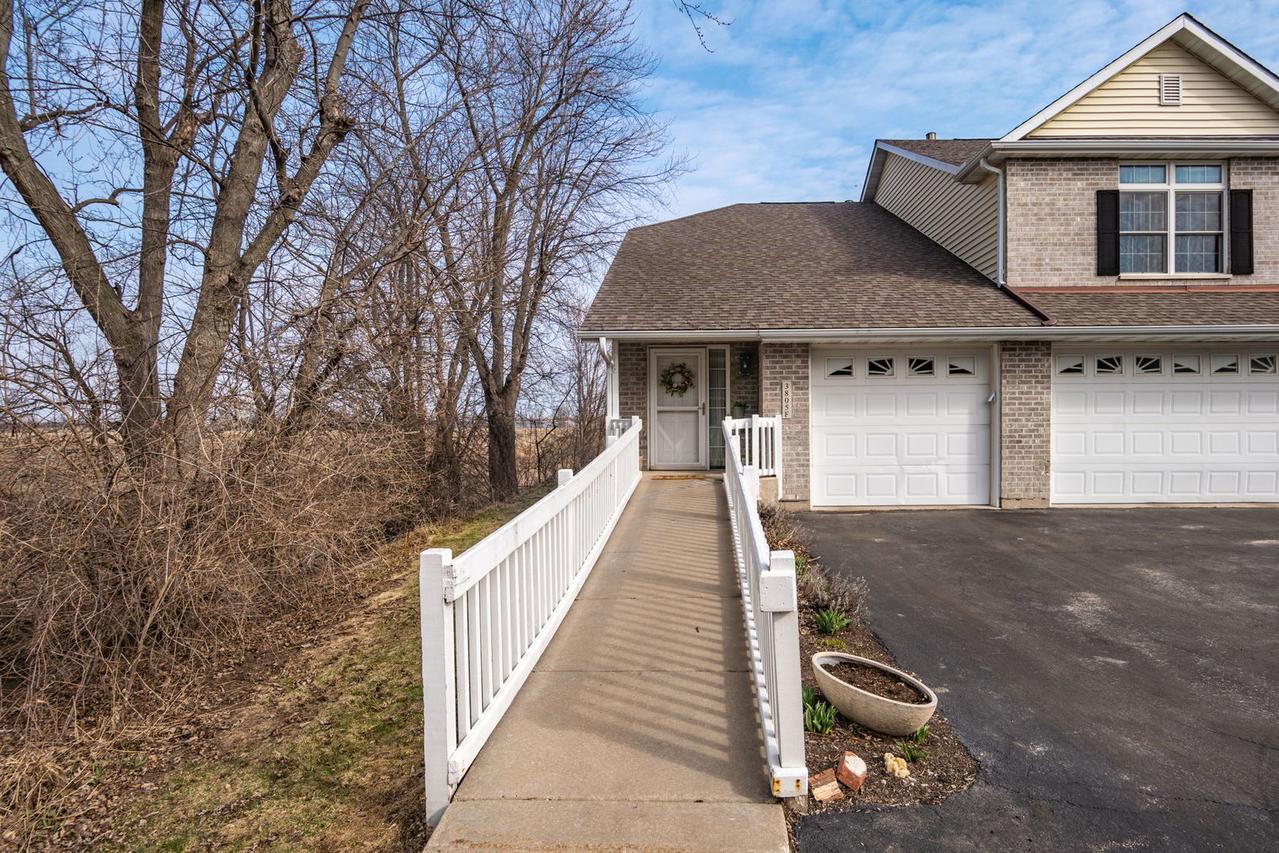 3805 South Pointe Dr. #F, Dekalb, IL 60115