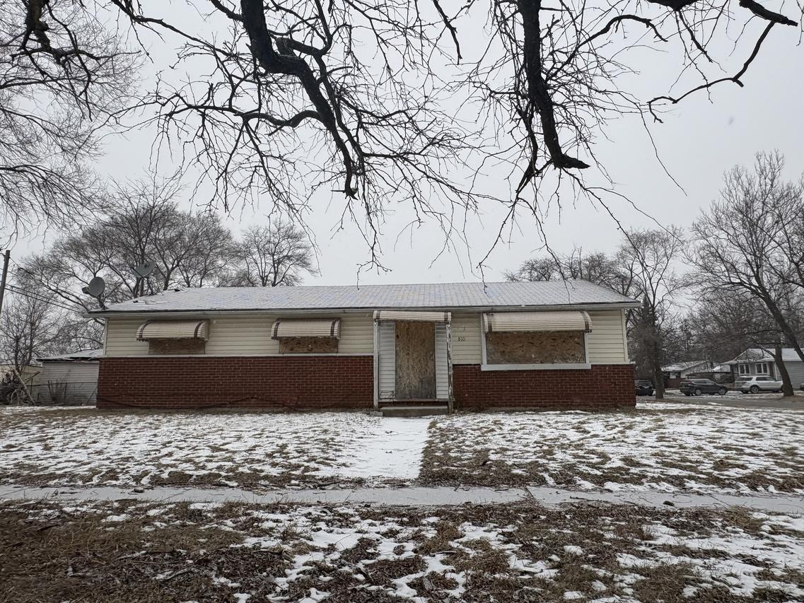 810 E 11th St., Ford Heights, IL 60411