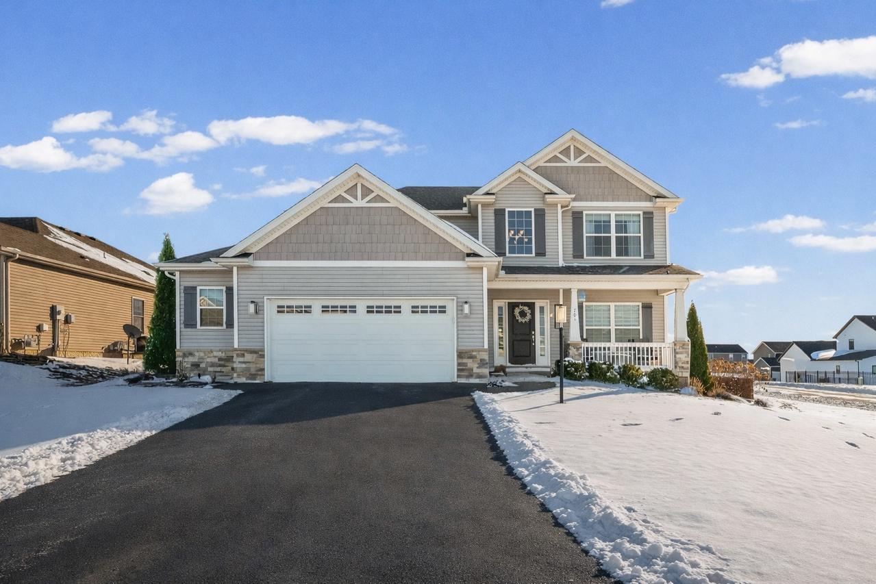 701 Country Ridge Dr., Mahomet, IL 61853