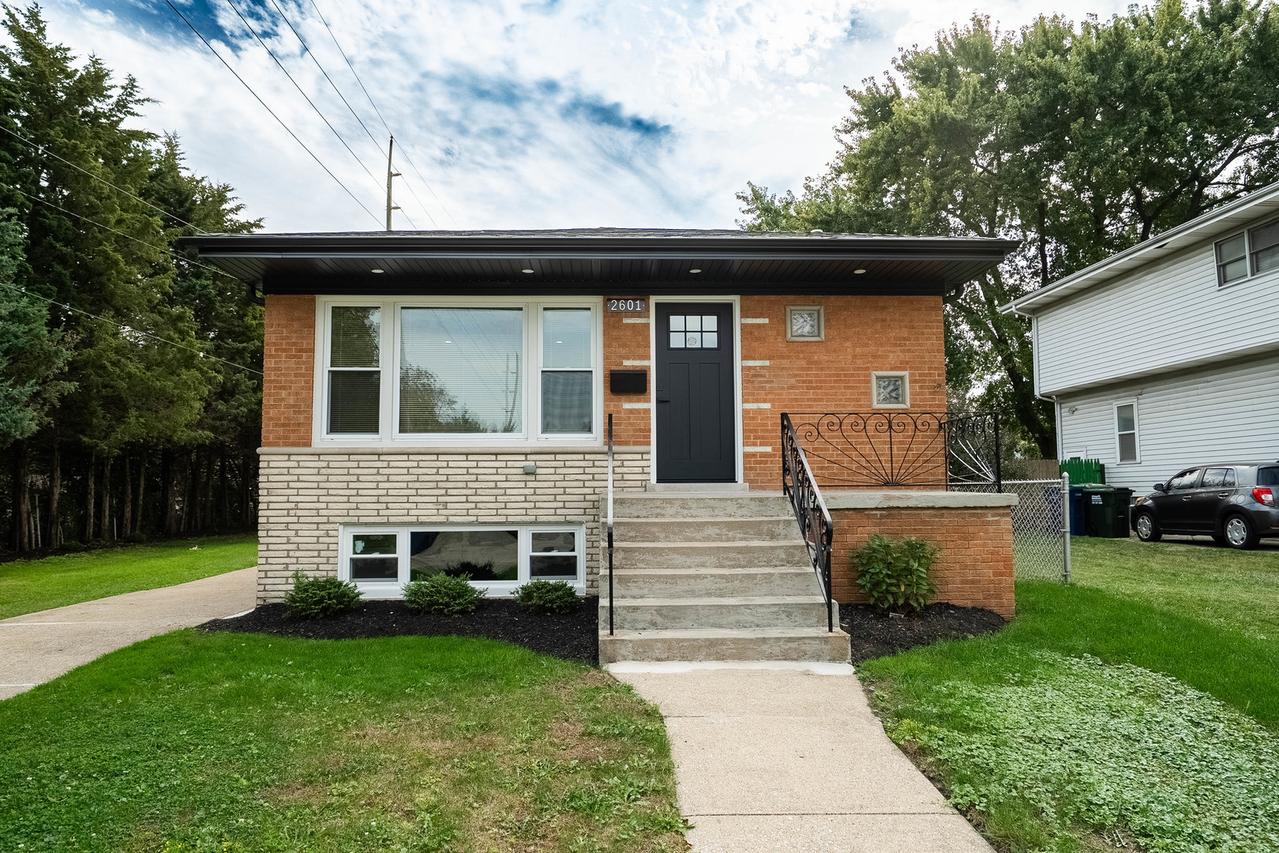 2601 W 98th Pl., Evergreen Park, IL 60805