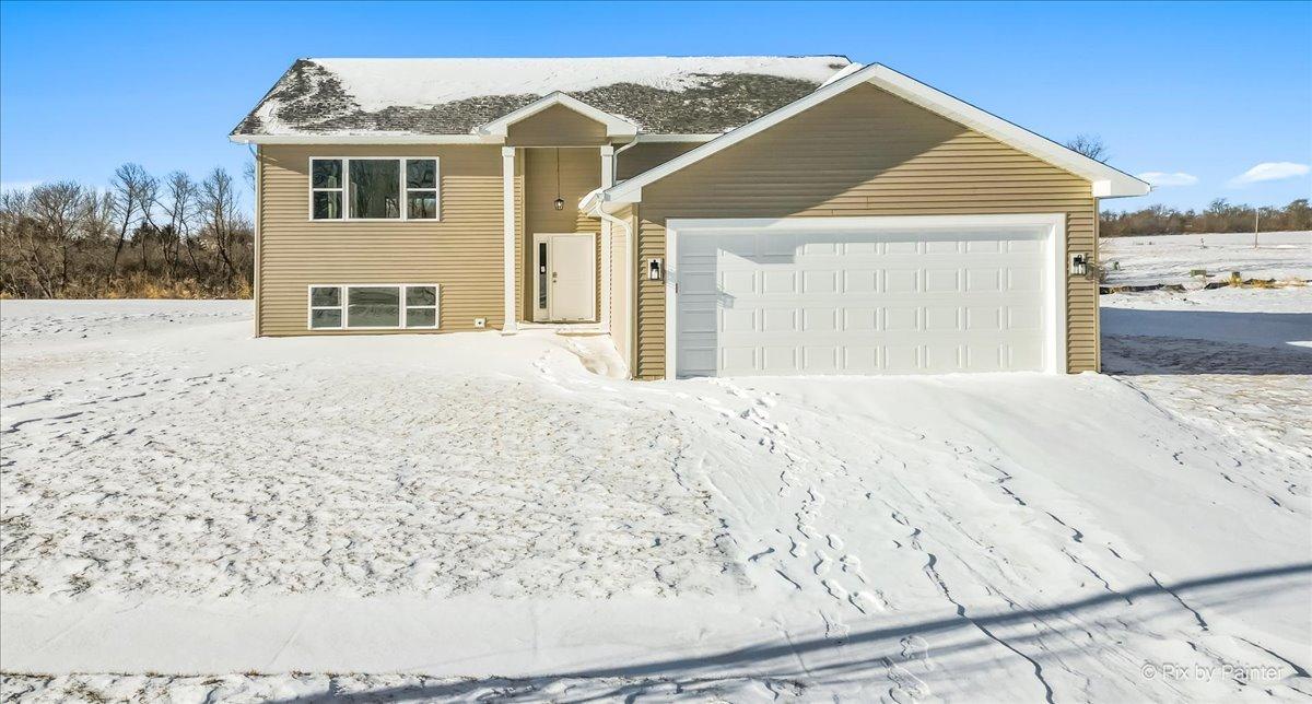 1514 Lilac Ln., Harvard, IL 60033