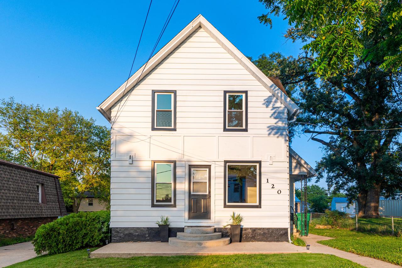 120 Sabin St., Sycamore, IL 60178