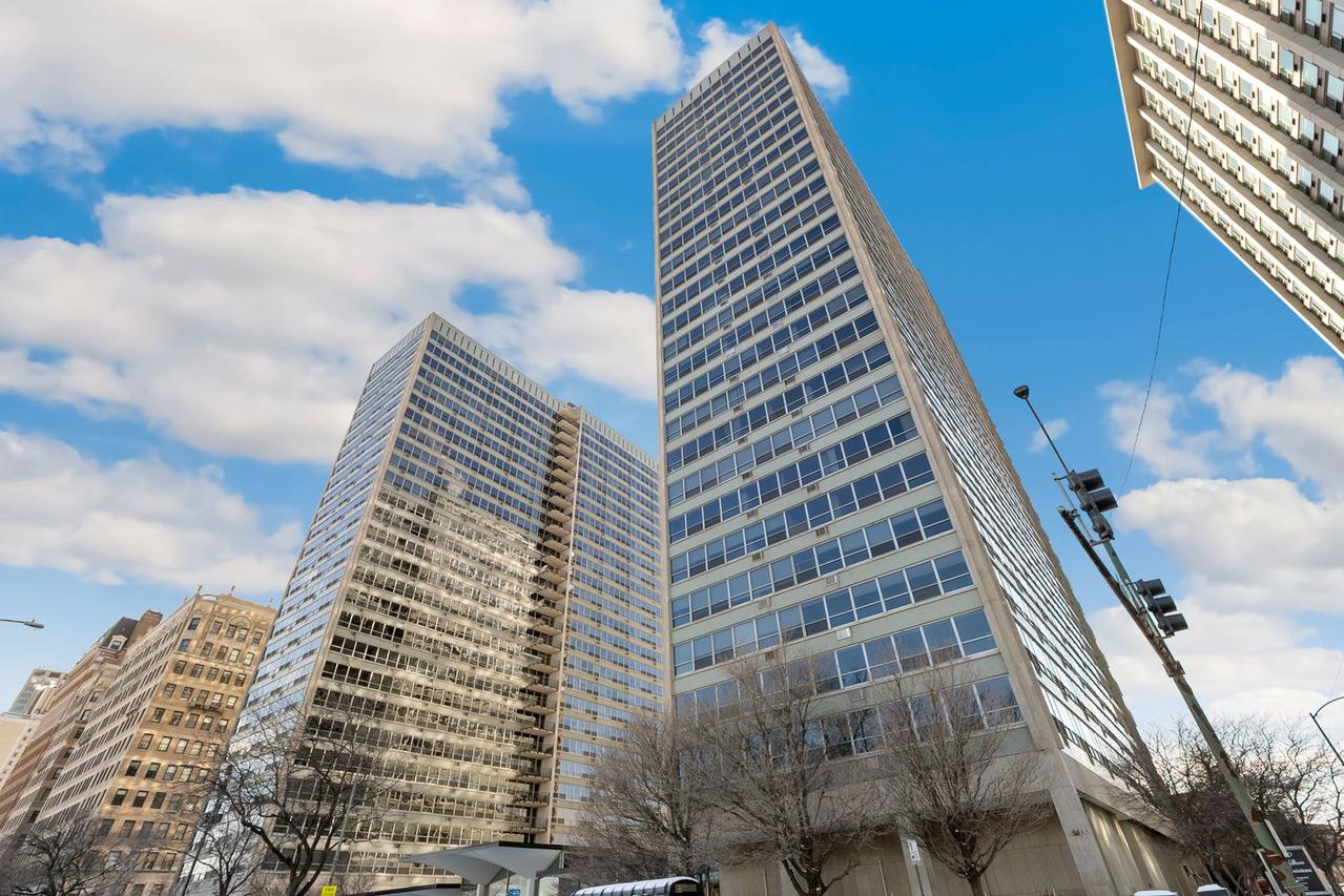 3550 N Lake Shore Dr. #1603, Chicago, IL 60657