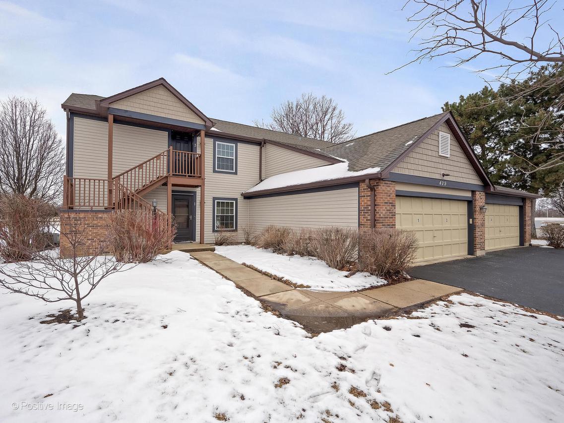 429 Sandhurst Cir. #1, Glen Ellyn, IL 60137