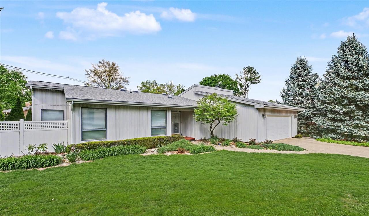 4 Greenfield Ct., Savoy, IL 61874