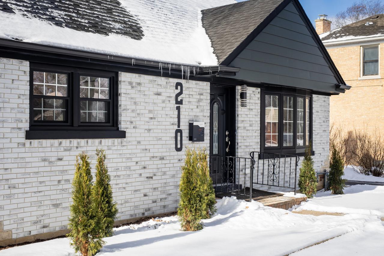 210 N Russel St., Mount Prospect, IL 60056