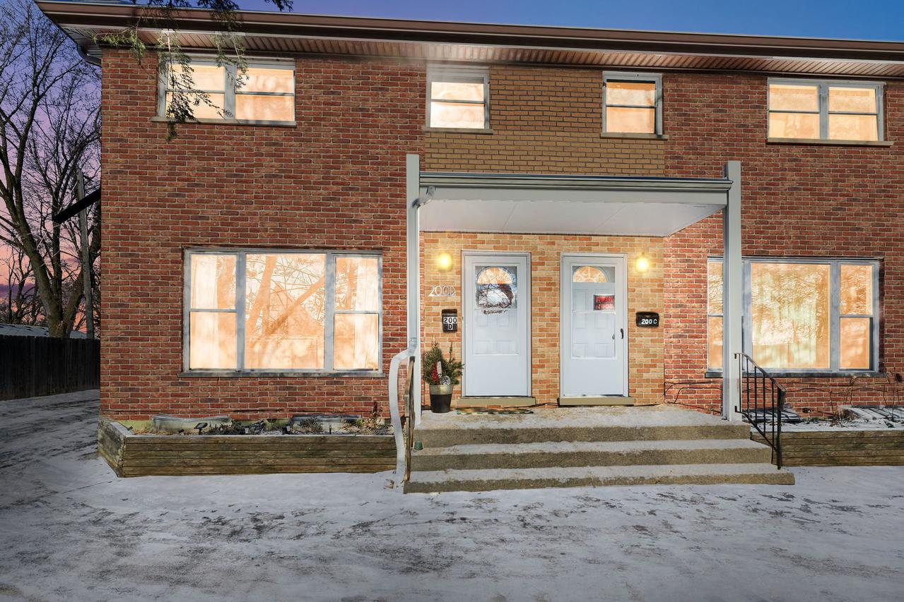 200 Linn Ct. #D, North Aurora, IL 60542