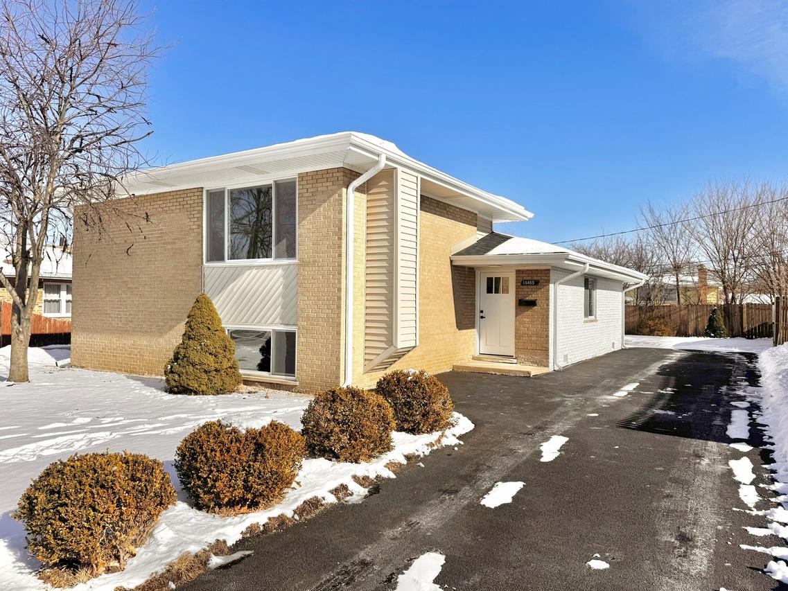 16465 Terry Ln., Oak Forest, IL 60452