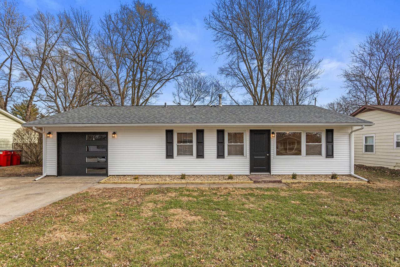 1710 Crescent Dr., Champaign, IL 61821