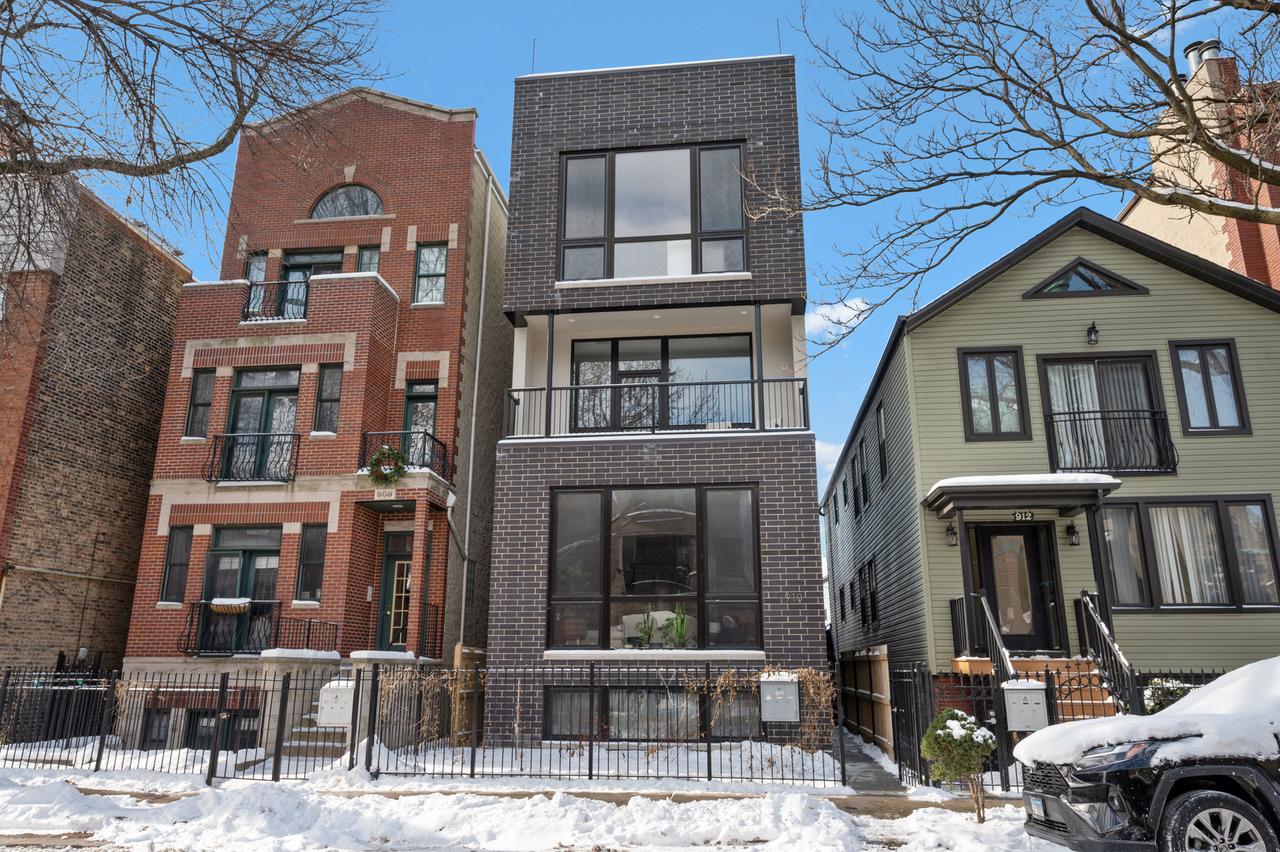 910 N Wood St. #2, Chicago, IL 60622
