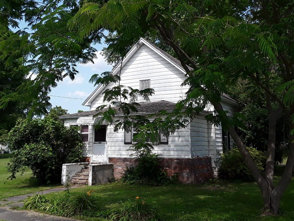 313 S Royal St., Royalton, IL 62983