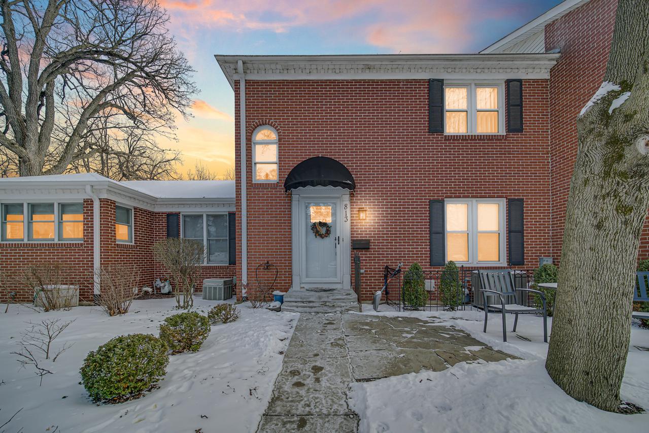 813 Evernia Ct., Geneva, IL 60134