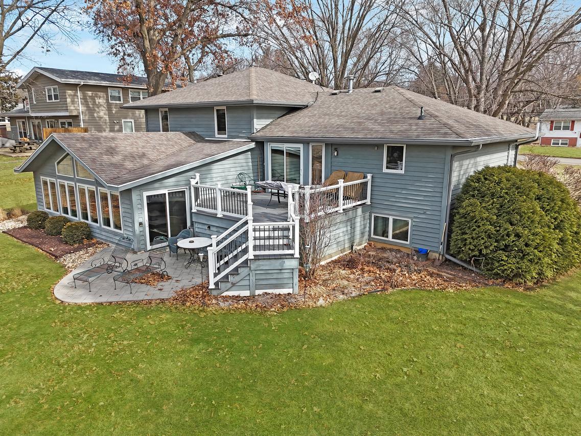 210 Park Crest Dr., Freeport, IL 61032