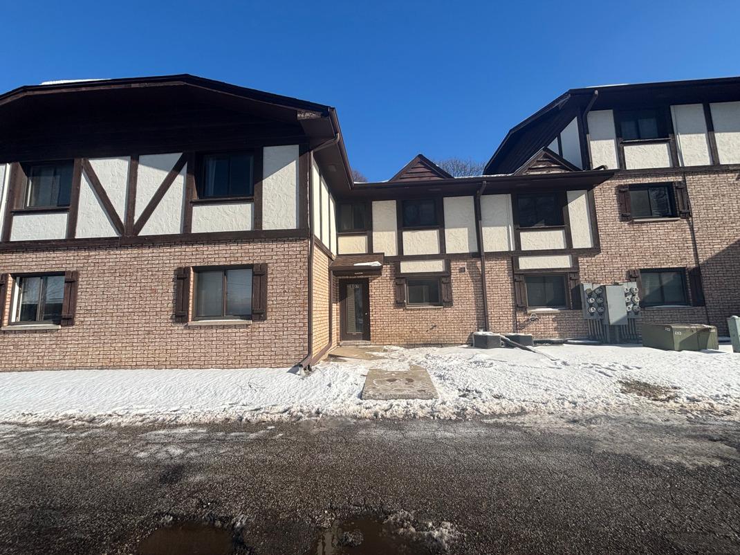 2807 Glenwood Lansing Rd. #211, Lynwood, IL 60411
