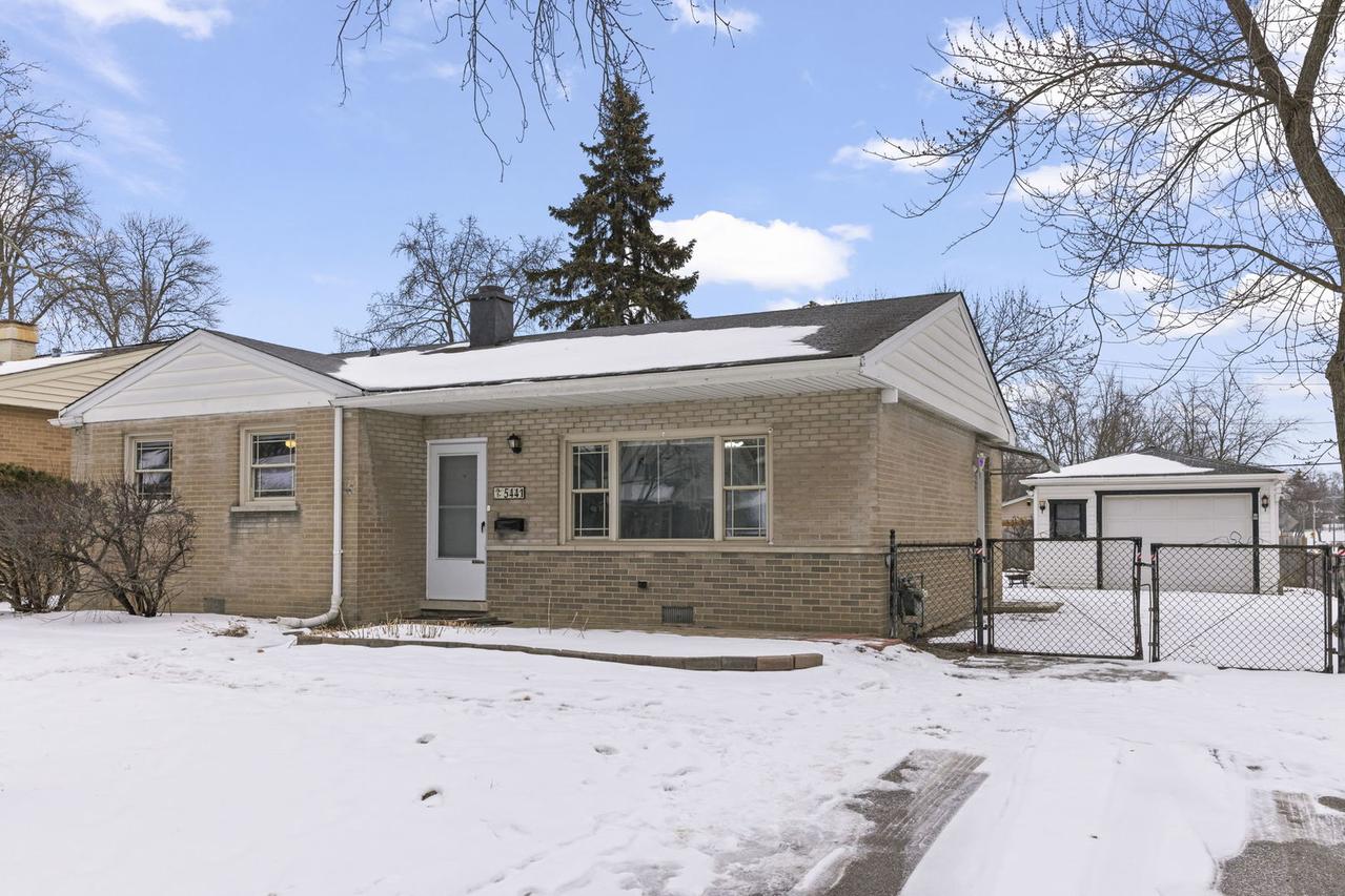 5441 Benton Ave., Downers Grove, IL 60515