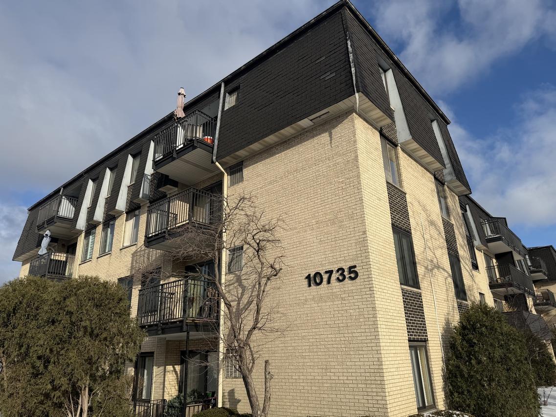 10735 5th Ave Cutoff Ave. #304, Countryside, IL 60525