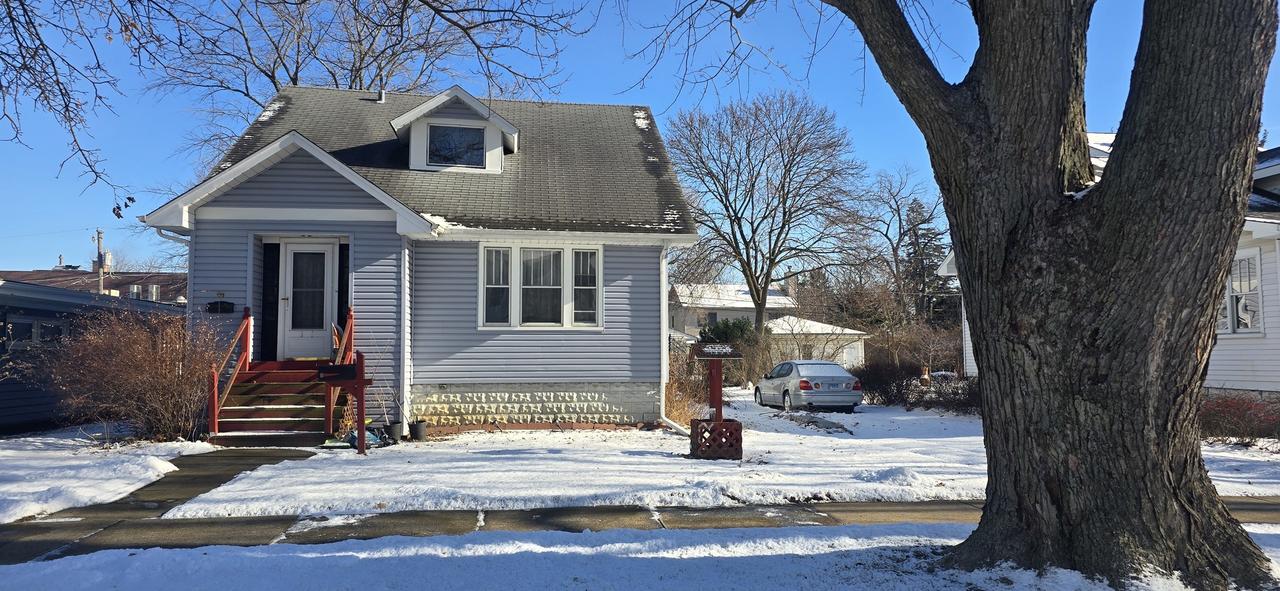 27 N Adams St., Westmont, IL 60559