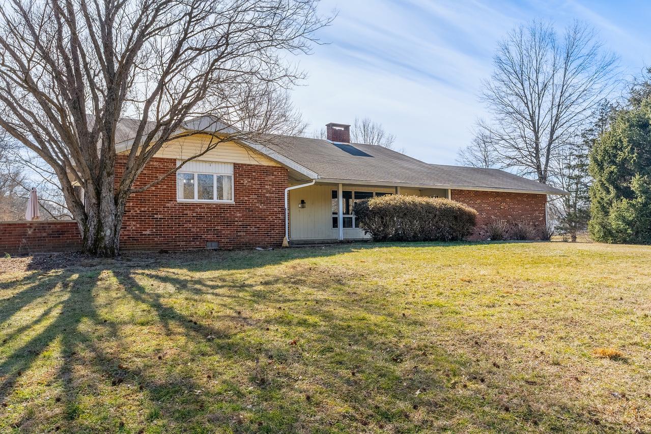 3105 W Striegel Rd., Carbondale, IL 62901