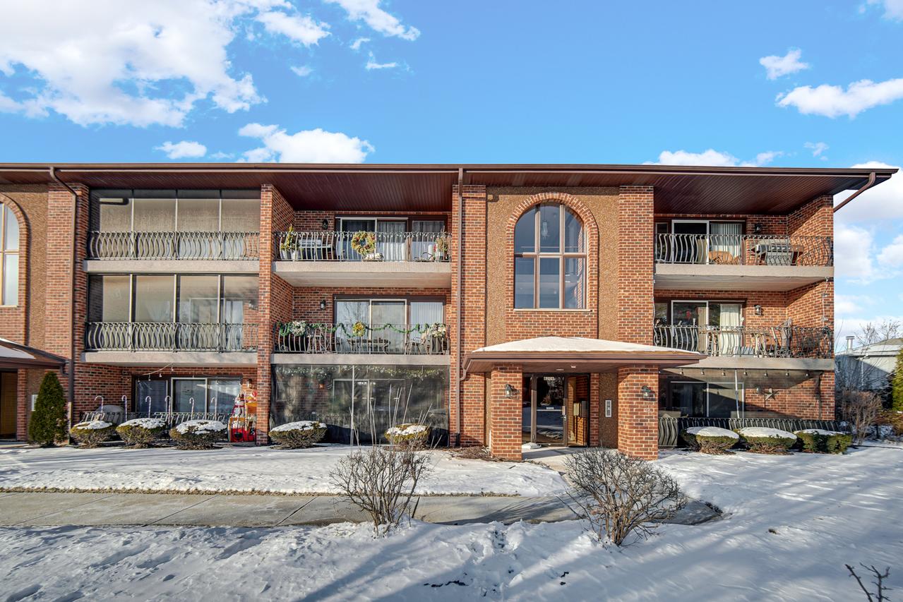8208 Cobblestone Dr. #1B, Palos Hills, IL 60465