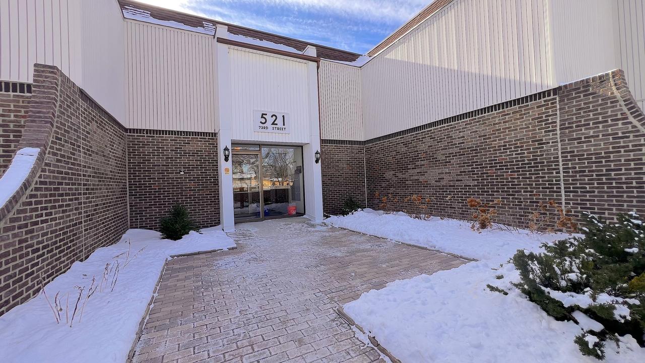 521 73rd St. #105, Downers Grove, IL 60516