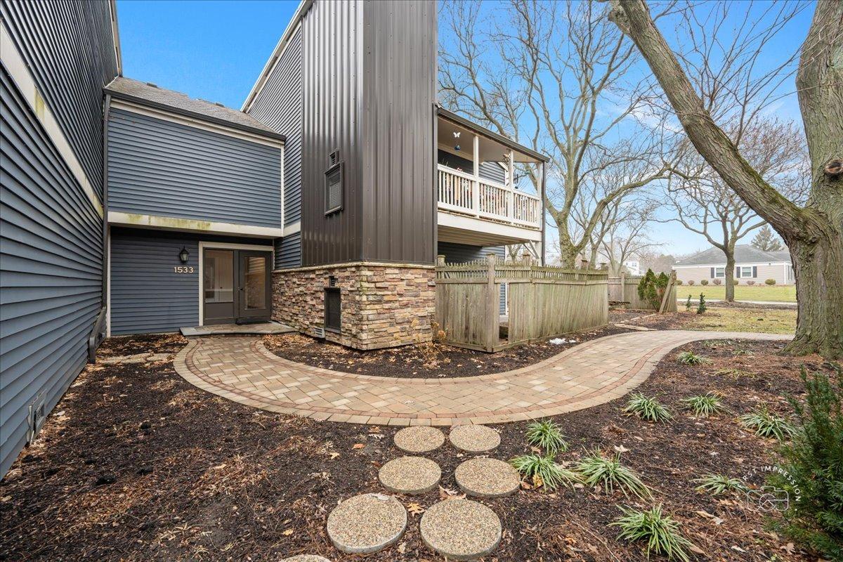 1533 S County Farm Rd. #1-4, Wheaton, IL 60189