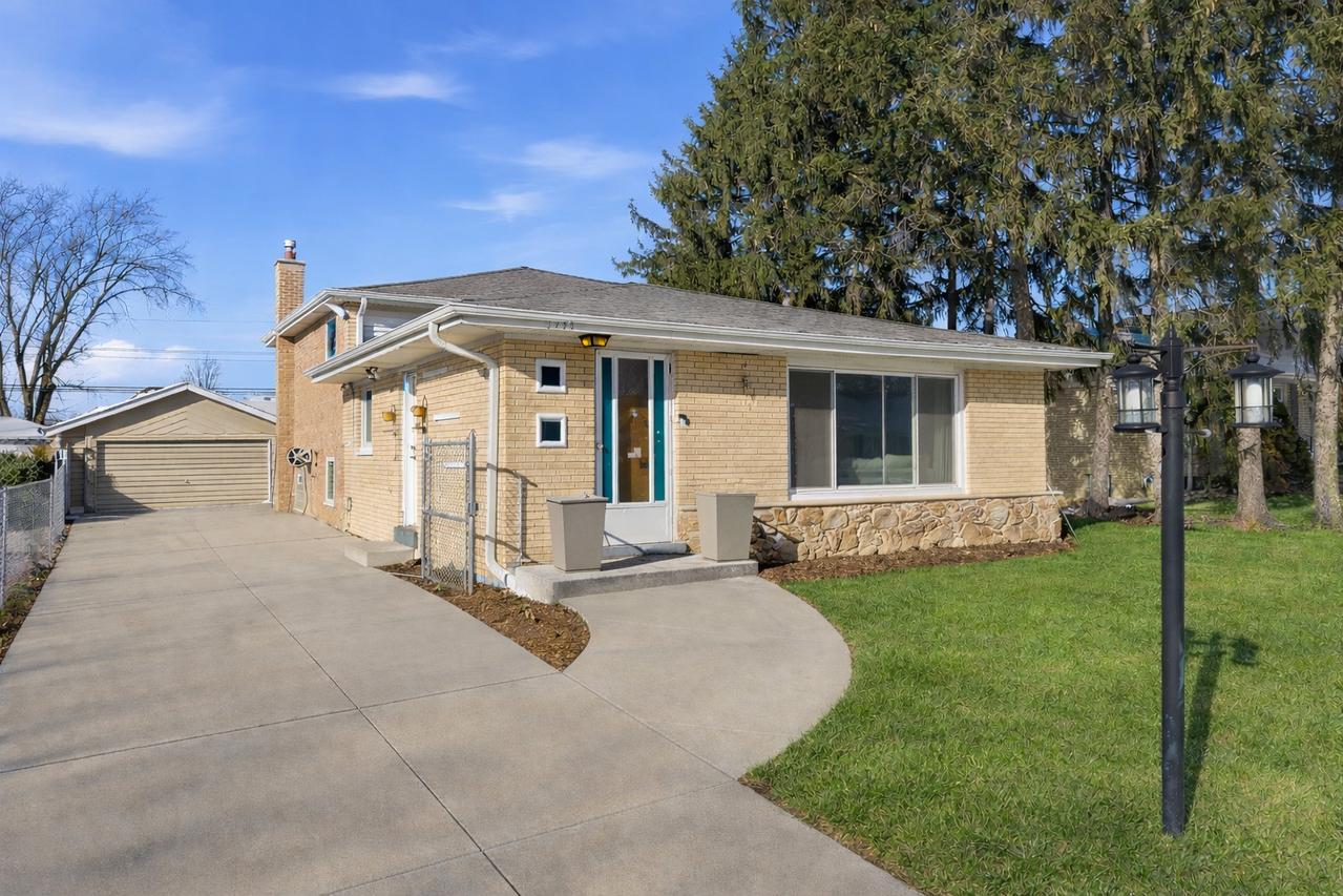 8930 Mcvicker Ave., Oak Lawn, IL 60453