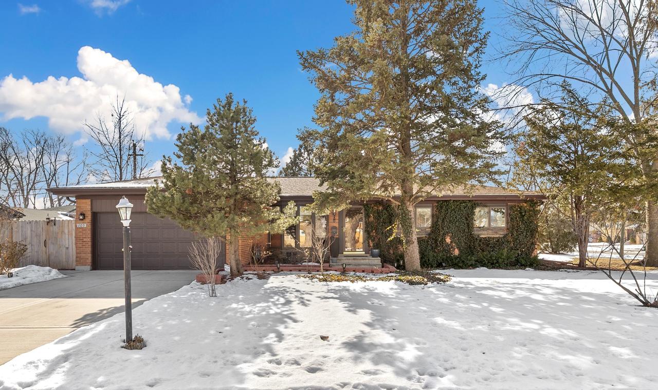 105 King Ln., Des Plaines, IL 60016