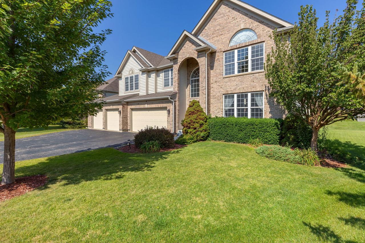 3 Barton Creek Ct., Lake In The Hills, IL 60156