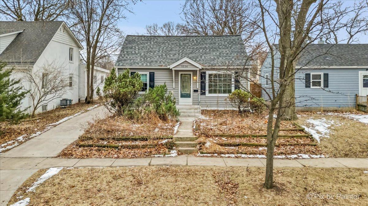 1034 W New York St., Aurora, IL 60506