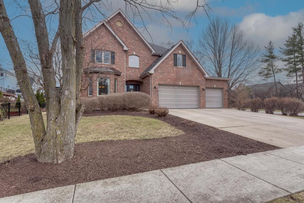 1061 Sean Cir., Darien, IL 60561