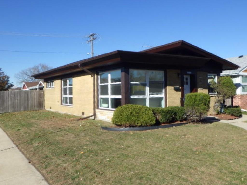 10226 S California Ave., Evergreen Park, IL 60805