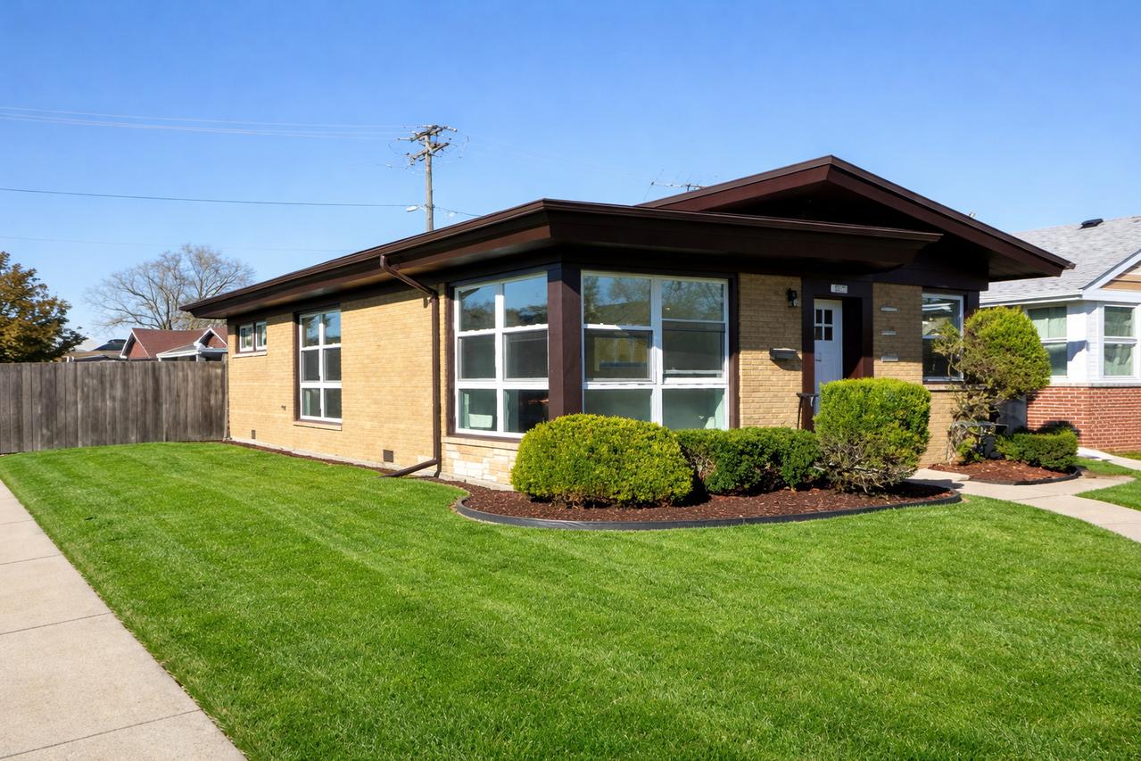 10226 S California Ave., Evergreen Park, IL 60805