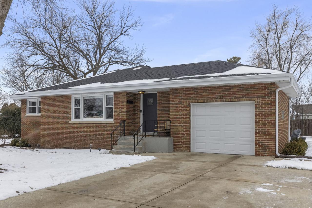 833 Parkside Dr., Wheaton, IL 60187