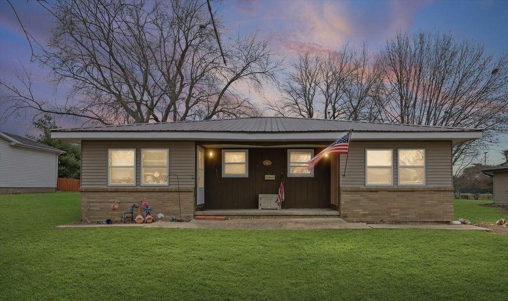 618 Meadow Lane St., Leroy, IL 61752