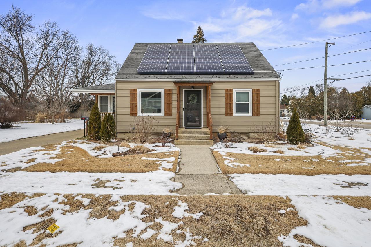 304 W Van Buren St., Marengo, IL 60152