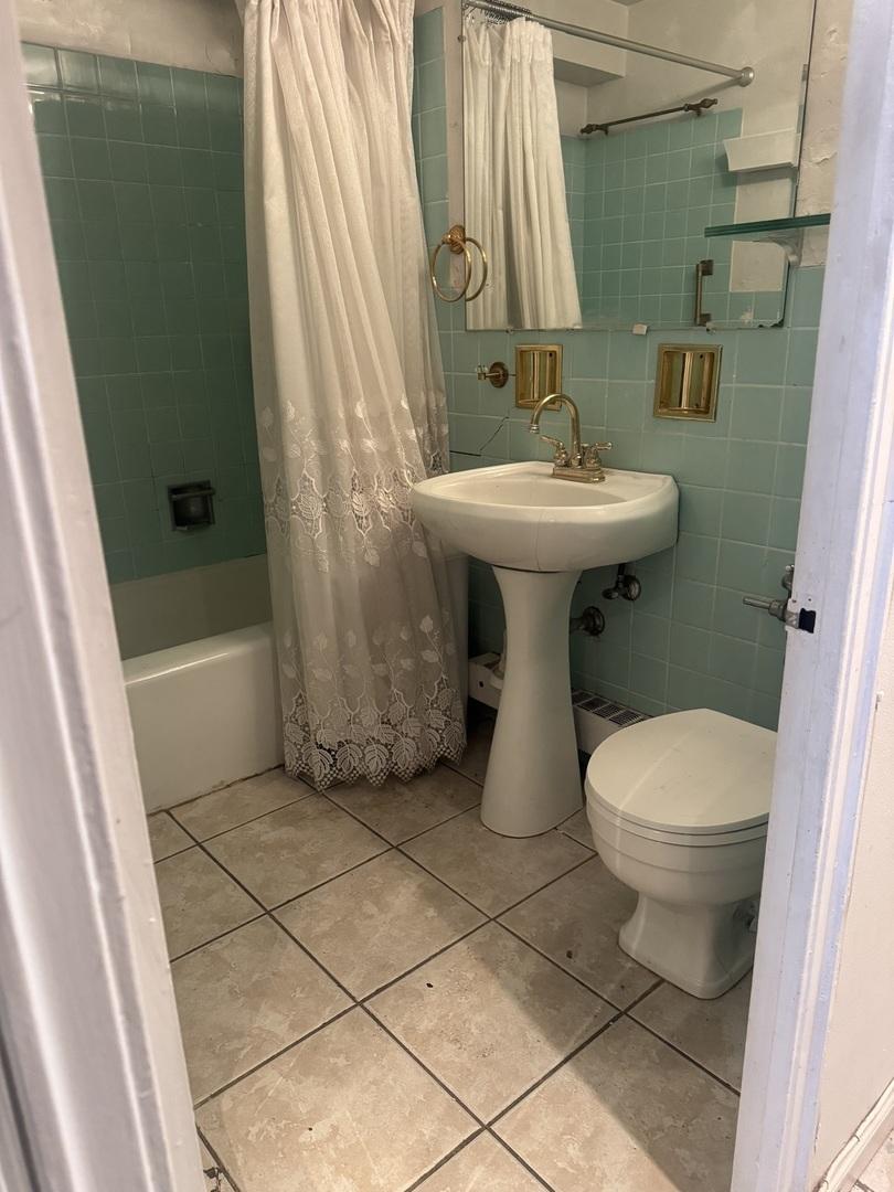 6118 N Sheridan Rd. #707, Chicago, IL 60660