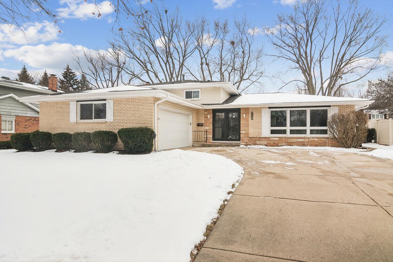 521 E Balsam Ln., Palatine, IL 60074